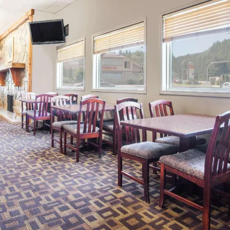 Super 8 by Wyndham Castlegar BC