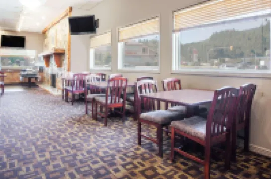 Super 8 by Wyndham Castlegar BC