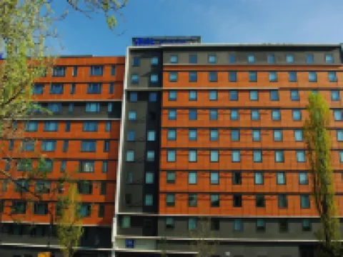 Ibis Budget Paris Porte de la Chapelle - Aréna Отели в г. Париж