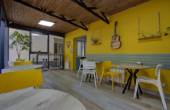 People Hostel & Coworking