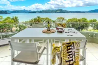 Lagoon Beachfront Lodge 005 on Hamilton Island by HamoRent