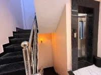 Hotel Roshan - Parvekkeita