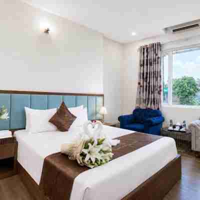 Ho Sen Xanh Hotel Rooms