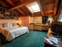 Albergo le Due Corti Hotels near Silk Museum