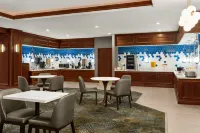 La Quinta Inn & Suites by Wyndham Madison American Center Hotels in Madison
