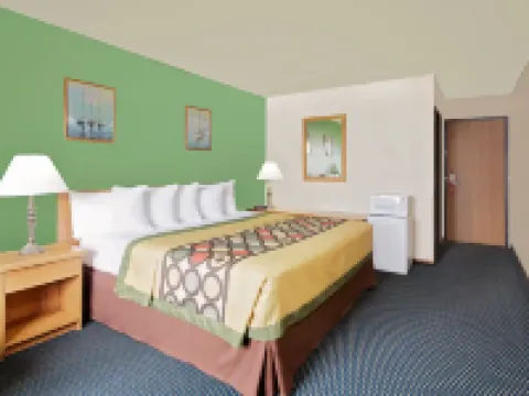 Super 8 by Wyndham Marshall Hotels in Saline County