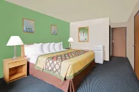 Super 8 by Wyndham Marshall