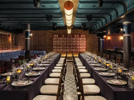 Dream Midtown by Hyatt Отели рядом с достопримечательностью «Маджестик-театр»