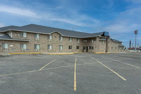 Super 8 by Wyndham Cozad