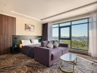 R Boutique Hotel Hotels near Millionka