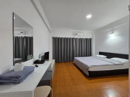 Ratanasiri Hotel Отели в г. Mueang Chaiyaphum