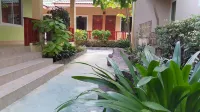 Ruen Narisra Resort