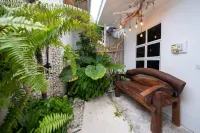 The Corbin Guest House Hotel di Fulhadhoo