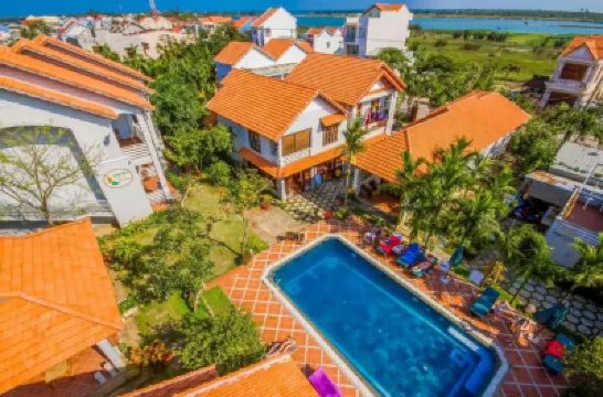 The Muse House Các khách sạn gần Cẩm Nam