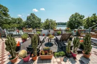 Island Hostel Budapest Hotel in zona Palatinus Strand