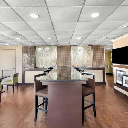 Hampton Inn Indianapolis-N.E./Castleton Отели рядом с достопримечательностью «Торговый центр Keystone»