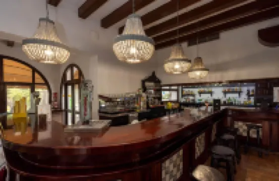 Tugasa Hotel Las Truchas El Bosque - parking