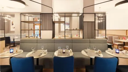 Courtyard by Marriott Sochi Krasnaya Polyana (Кортъярд Марриотт Сочи Красная Поляна) Отели рядом с достопримечательностью «Смотровая поляна 960»