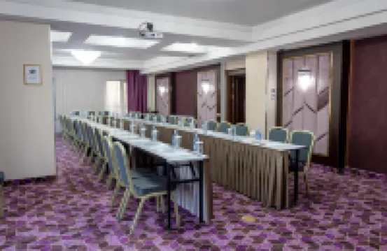 Orient Hotel ビシケクのホテル