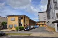 International Lodge Motel - Motels