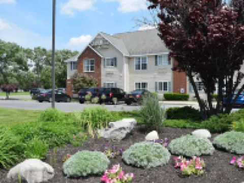 Cresthill Suites Syracuse Hotels in DeWitt