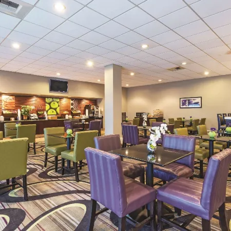 La Quinta Inn & Suites by Wyndham New Orleans Airport