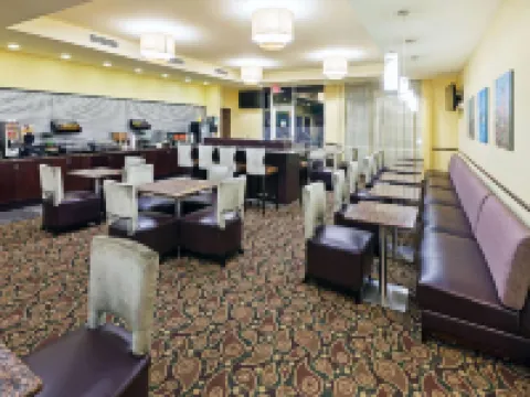 La Quinta Inn & Suites by Wyndham Elk City Hotels in Beckham County