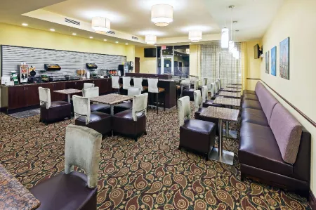 La Quinta Inn & Suites by Wyndham Elk City