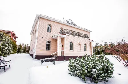 13 Стульев Отели рядом с достопримечательностью «Памятник Петру I»