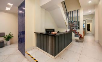 QUEEN CAFE HOTEL & PUB