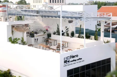 Hero Hostel & Billiards Отели рядом с достопримечательностью «Ba Chua Xu Temple»