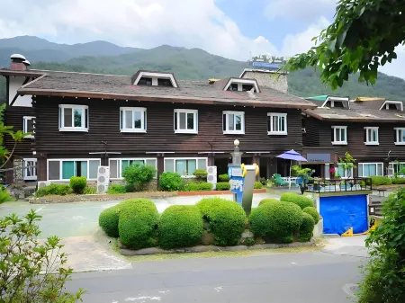 Goodstay Jirisan Little Prince Pension Отели рядом с достопримечательностью «Gurye Sansuyu Village»