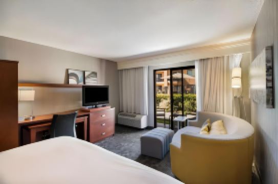 โซเนสตา ซีเล็คต์ ฮันติงตันบีช เฟาน์เทนแวลลีย์