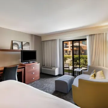 Sonesta Select Huntington Beach Fountain Valley Hotels near Little Saigon