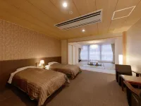 Hotel New Momiji - Mountain view