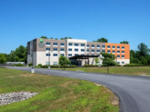 ホリデイ イン エクスプレス クイーンズベリー - レイク ジョージ エリア by IHG クイーンズベリーのホテル