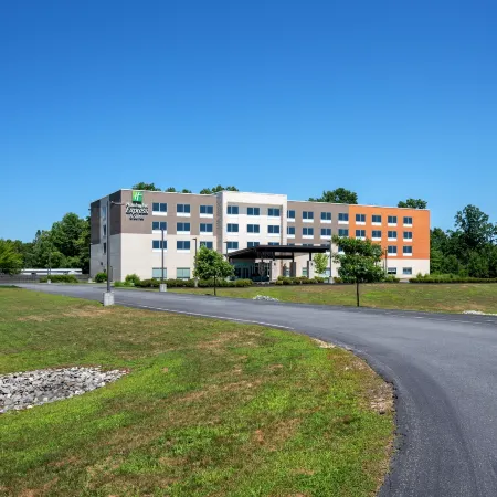 Holiday Inn Express & Suites QUEENSBURY - LAKE GEORGE AREA by IHG