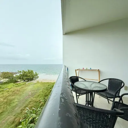 Escape Condominium Beachfront Suites - Mae Phim