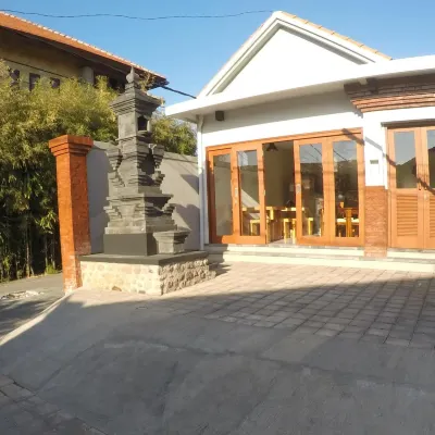 Sweet Corner Guest House Отели рядом с достопримечательностью «Пляж Каранг»