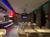 Qu Lin Resident