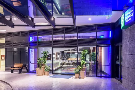 Holiday Inn Express & Suites Bogota DC Отели рядом с достопримечательностью «Салитре Махико»