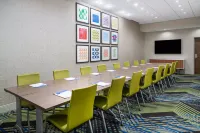 Holiday Inn Express & Suites Colorado Springs South I-25