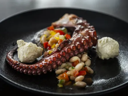 Hyatt House Lansing / University Area Отели рядом с достопримечательностью «Christ Temple Church of Lansing»