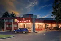 Ramada by Wyndham Pinewood Park Resort North Bay Hotel in zona Laurentian Escarpment Conservation Area