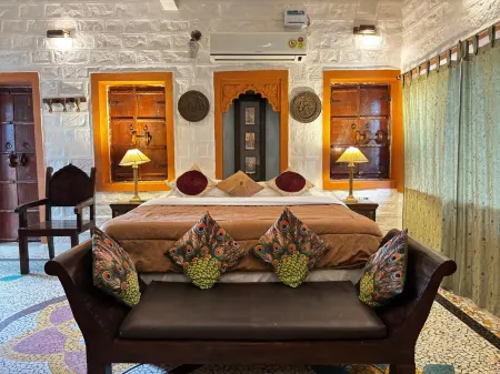 Shahi Guest House Отели рядом с достопримечательностью «Ghanta Ghar Jodhpur»