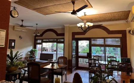 The Estate Villa Отели рядом с достопримечательностью «Tomb of Azim Khan»