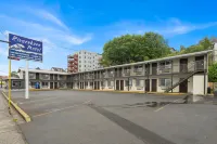 Astoria Rivershore Motel - parking