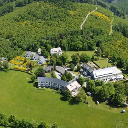 Berghotel Hoher Knochen Отели в г. Шмалленберг