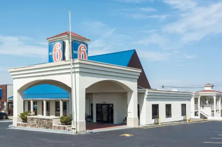 Motel 6 Calhoun, GA