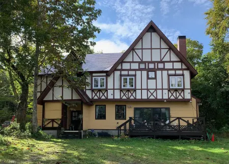 Pension Rapport in Tambara Plateau